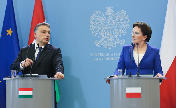 Premier Ewa Kopacz i szef węgierskiego rządu Viktor Orban podczas konferencji prasowej po spotkaniu w KPRM, (rg/cat) PAP/Rafał Guz