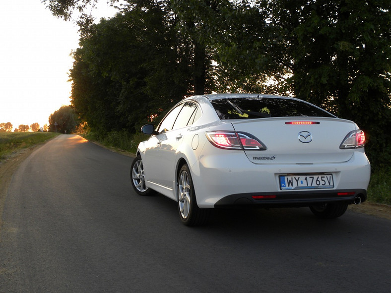 Mazda 6: czy jeździ tak dobrze, jak wygląda?