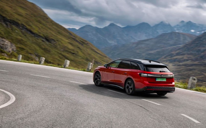 Samochodem elektrycznym w Alpach