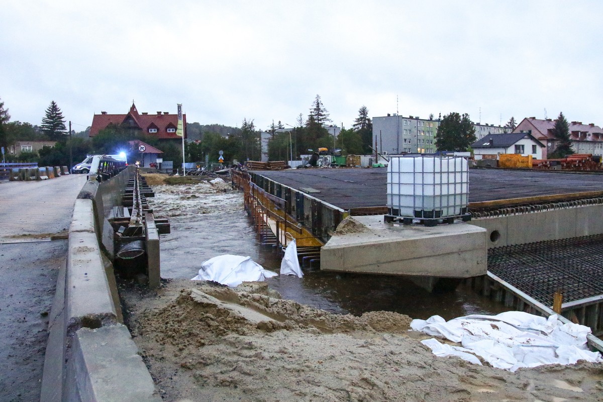 Powódź zniszczyła infrastrukturę. Wojsko pomoże odbudować mosty