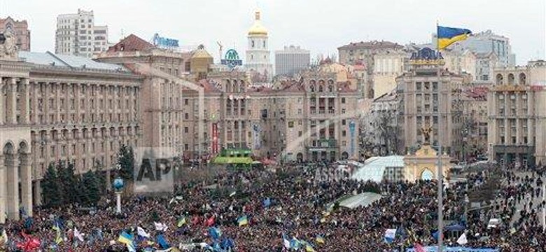 Noc na Majdanie minęła spokojnie. Modły i występy na scenie...
