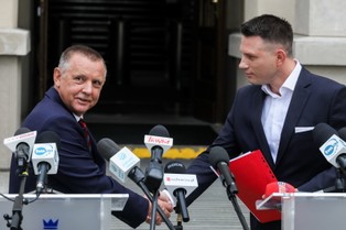 Prezes NIK Marian Banaś włączył się w kampanię Konfederacji. Dymisji chce zarówno PiS, jak i opozycja