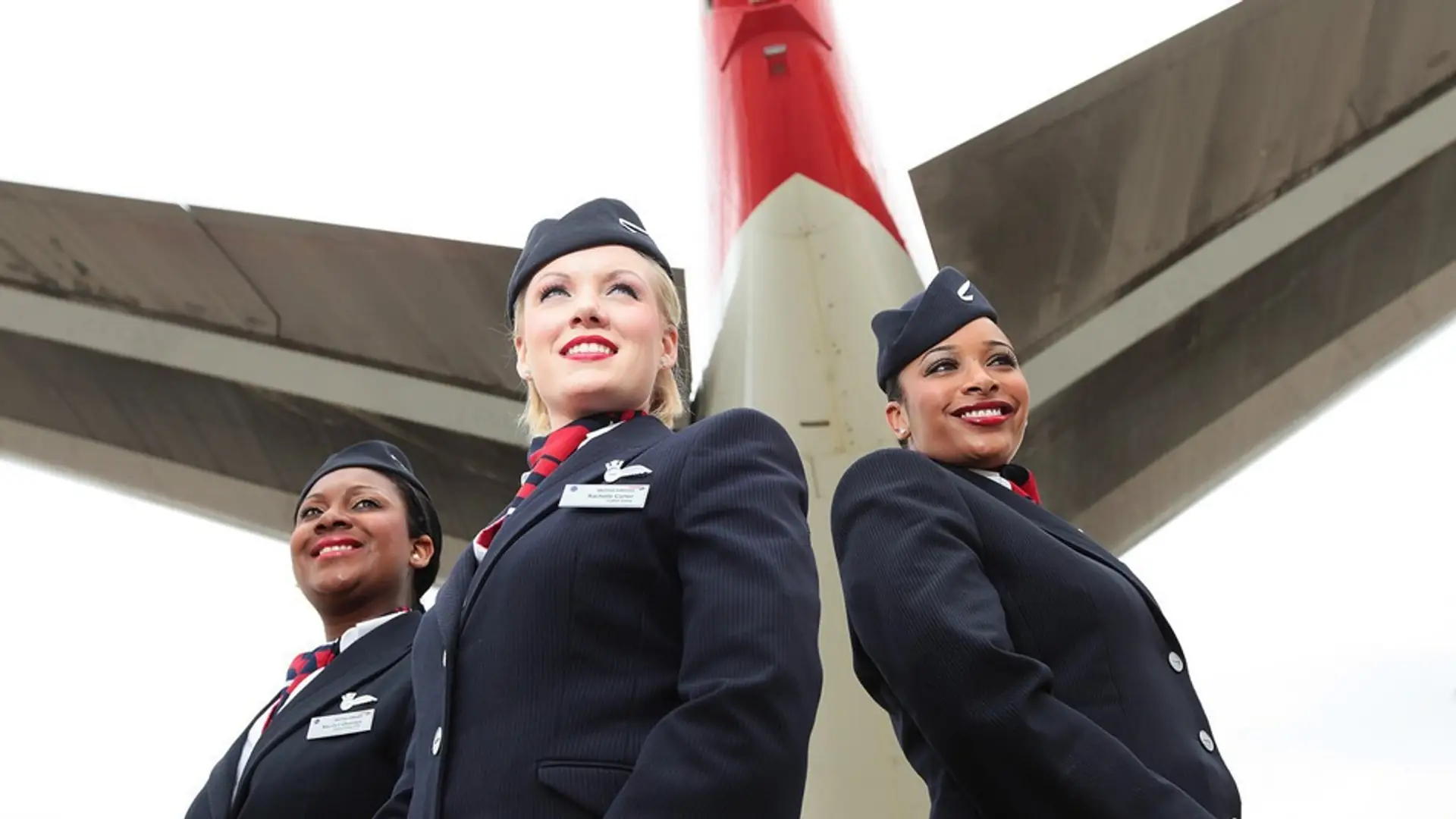 Dyskryminujący dress code w British Airlines zniesiony! Kobiety też mają prawo nosić spodnie