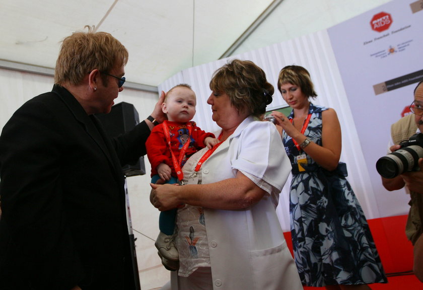Elton John uratował sierotę z Ukrainy