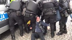 Policyjna interwencja przed Marszem Niepodległości. Obywatele RP zatrzymani [WIDEO]