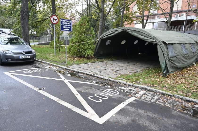 Na Brochowie stanęły namioty dla pacjentów czekających na test