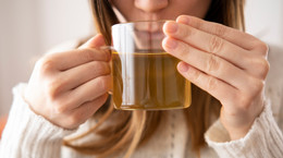 Czy zielona herbata wpływa na ciśnienie? Lekarz wyjaśnia