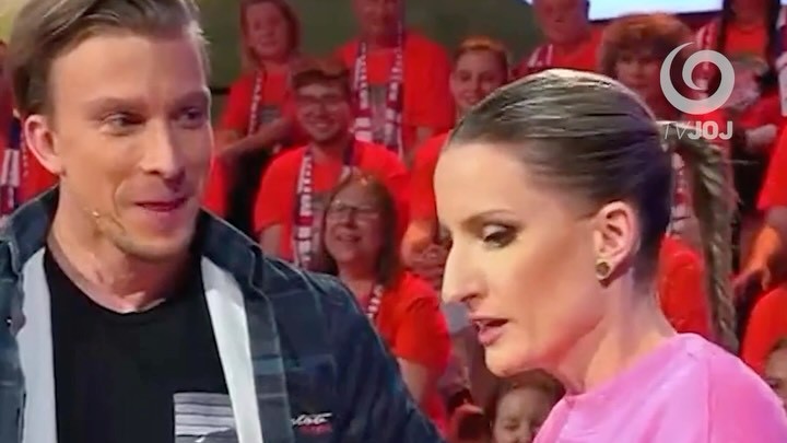 Herec Juraj Bača a moderátorka Adela Vinczeová v šou Milujem Slovensko. 