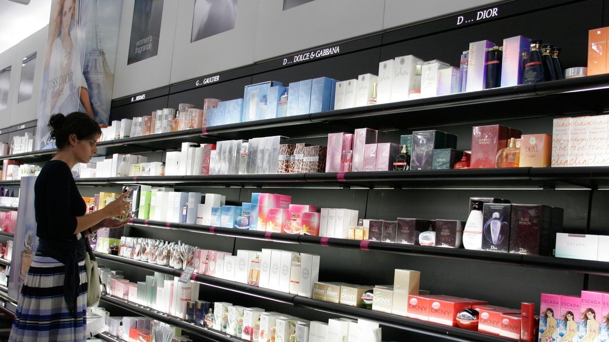 SKANDAL TRESE SVET LEPOTE Bjuti giganti pod istragom zbog REKLAMIRANJA KOZMETIKE PROTIV STARENJA DECI: Stručnjaci upozoravaju na trajne ZDRAVSTVENE POSLEDICE najmlađih