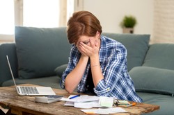 Większość Polek nie byłaby w stanie utrzymać rodziny, gdyby straciły partnera. Smutne wyniki raportu