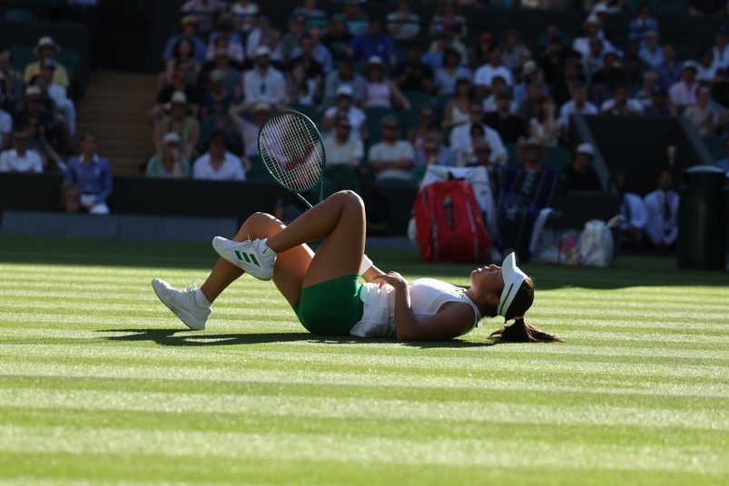 I wtedy weszły one, całe na biało. Najlepsze tenisistki grają na Wimbledonie [FOTO]