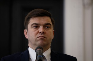 Andrusiewicz: Załogi obsługujące samoloty i pociągi spoza strefy Schengen będą zwolnieni z testowania