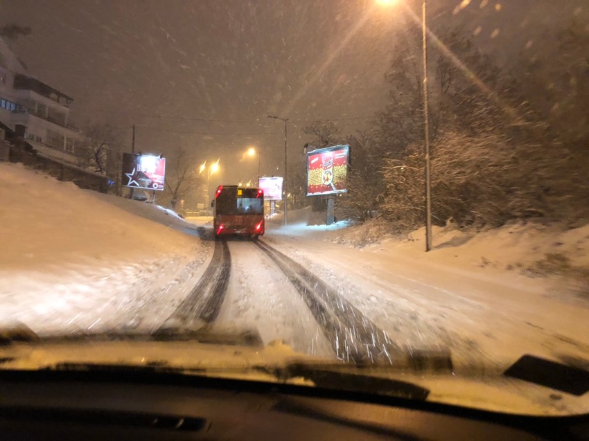 Ne može dalje: Autobus na liniji 88 stao zbog leda