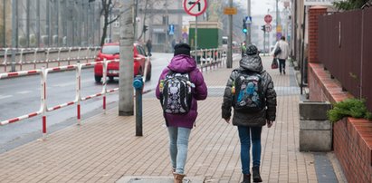 Polskie dzieci sikają "czarnym węglem"! Rośnie ryzyko raka