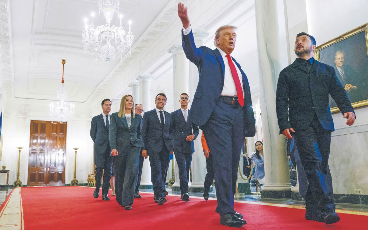 Donald Trump i Wołodymyr Zełenski oraz przedstawiciele UE podczas spotkania w Białym Domu. 15 sierpnia 2025 r.