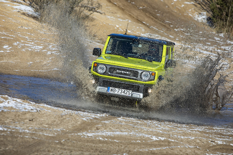 Suzuki Jimny 1.5 VVT 4AT - jego żywioł to teren