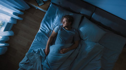 ¿Duermes poco?, aumenta el riesgo de contraer un cuadro severo de COVID-19