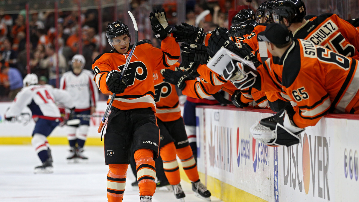 Radko Gudas obrońca Philadelphia Flyers został zawieszony na sześć spotkań za wykraczający daleko poza przepisy faul na Austonie Czarniku z Boston Bruins. Sytuacja miała miejsce w trakcie sparingu przed zbliżającym się nowym sezonem National Hockey League.