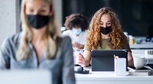 Jak sprawdzić, ile powinny wynosić zarobki na Twoim stanowisku?