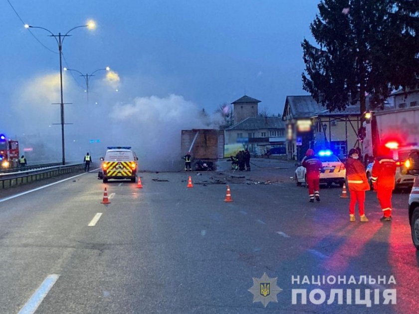 Wbił się pod naczepę przy ponad 200 km/h.  Zdjęcia po prostu przerażają