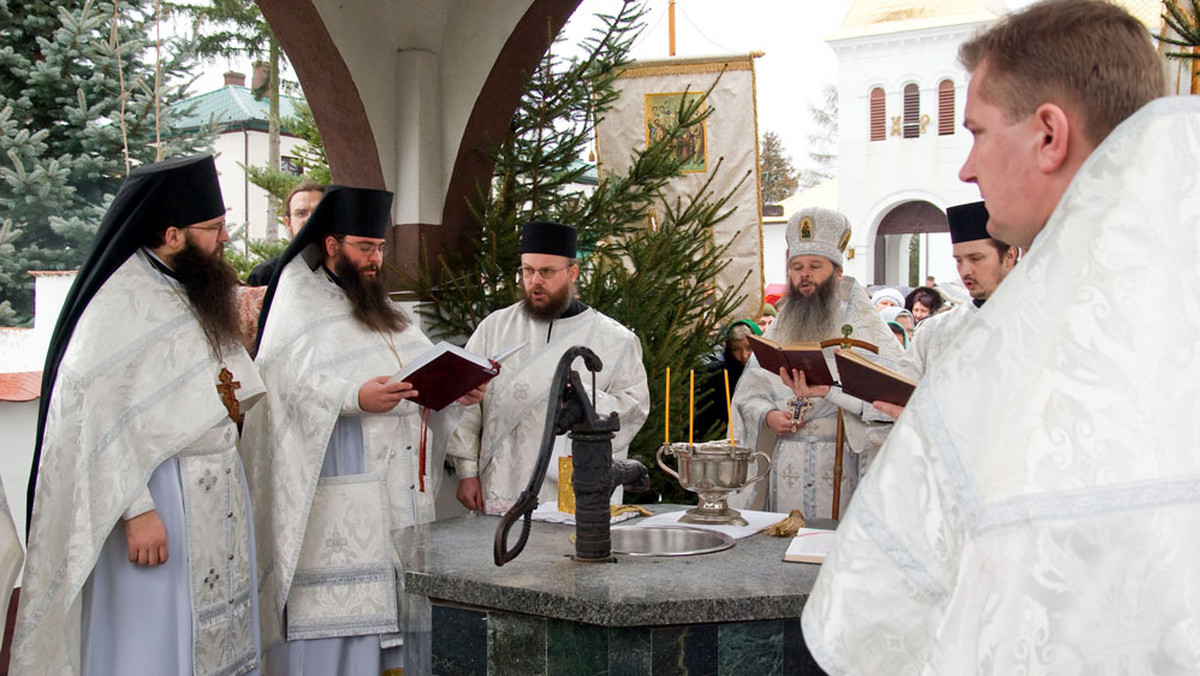 Życie religijne, ale i codzienne zajęcia mniszek i mnichów w prawosławnych polskich klasztorach przedstawiają fotografie Tomasza Mościckiego, prezentowane w Centrum im. Ludwika Zamenhofa w Białymstoku.