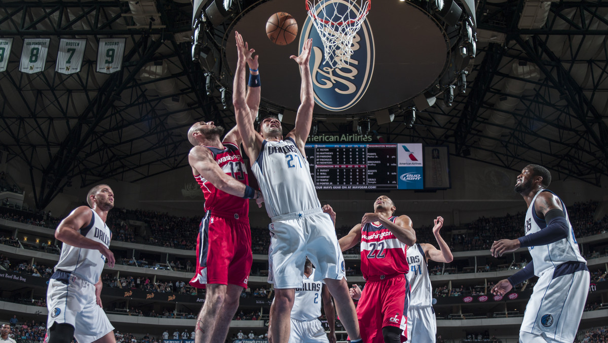 Washington Wizards powiodło się w wyjazdowej potyczce z Dallas Mavericks. Stołeczni wygrali w Teksasie 114:111, a Marcin Gortat zdobył swoje ósme double-double w sezonie uzyskując 14 punktów i 12 zbiórek.