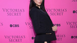 Modelki Victoria's Secret na różowym dywanie