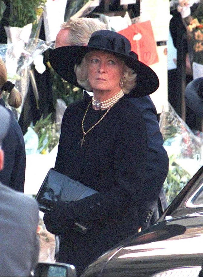 Majka princeze Dajane na ćerkinoj sahrani