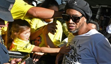 Ronaldinho accused of using fake passport to enter Paraguay