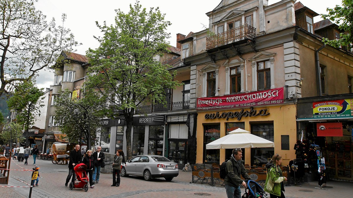 Zakopane planuje utworzyć park kulturowy w centrum miasta obejmujący Krupówki i część ulicy Kościeliskiej - donosi serwis Podhale24.pl. Ta decyzja może doprowadzić do usunięcia z centrum miasta szpecących reklam.