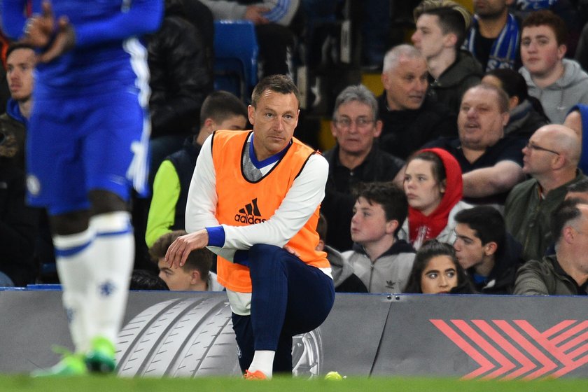 John Terry calem ataku internautów