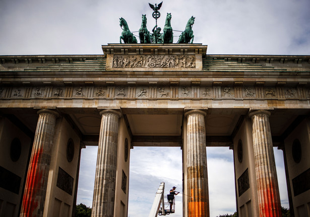 Aktywiści klimatyczni w geście sprzeciwu zdewastowali Bramę Brandeburską w Berlinie. Mieszkańcy stolicy Niemiec powoli tracą cierpliwość