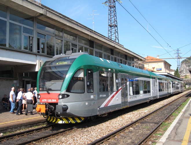 W sumie Stadler sprzedał w 11 różnych regionach Włoch łącznie 169 pojazdów – w tym 93 elektryczne flirty (w tym pięć dwutrakcyjnych), 50 spalinowych składów  GTW oraz 26 pojazdów na specjalne zamówienia. W eksploatacji na terenie Włoch jest też 36 pojazdów Flirt Tilo, które należą do państwowego szwajcarskiego przewoźnika SBB i kursują między Szwajcarią a Mediolanem. Na zdjęciu spalinowy GTW.