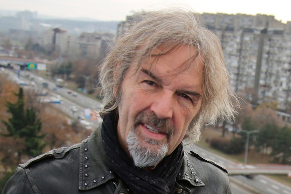 "Nemam pasoš, nemam novac, NITI GDE DA SE VRATIM" Pevač godinama živi u Holandiji, kolega sad opleo po njemu: "On je loš čovek!"
