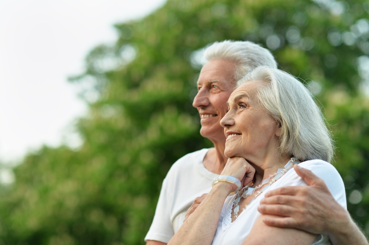 Portrait,Of,Beautiful,Senior,Couple,Posing,In,The,Park