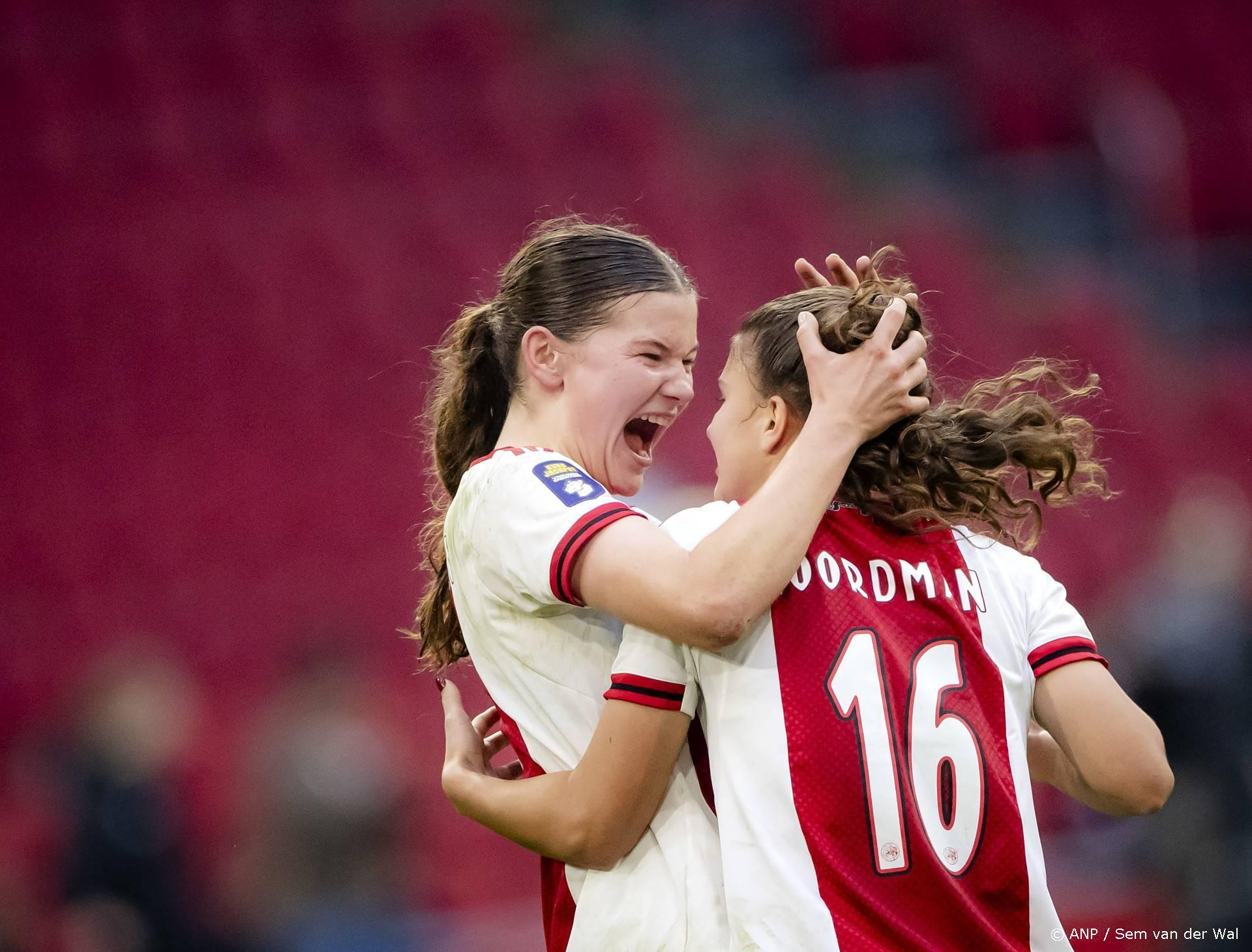 Ajax vrouwen de nieuwe koploper na een dramatische 2-1 zege op PSV