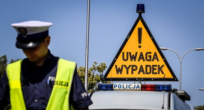 Sprawca wypadku uciekał przed policją. Porzucił samochód i schował się na polu