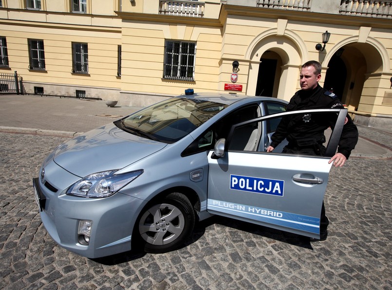 Toyota udostępniła Komendzie Stołecznej Policji unikalny egzemplarz modelu Prius Plug In do patrolowania ulic Starego Miasta.