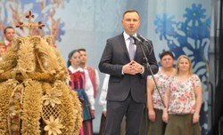 Prezydent na dożynkach w Spale: Nigdy polski rolnik nie odmawiał trudu i poświęcenia dla ojczyzny