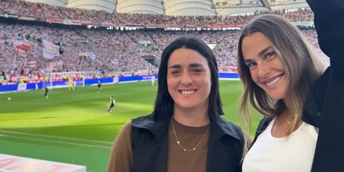 Ons Jabeur i Aryna Sabalenka świetnie bawiły się na meczu Bundesligi.