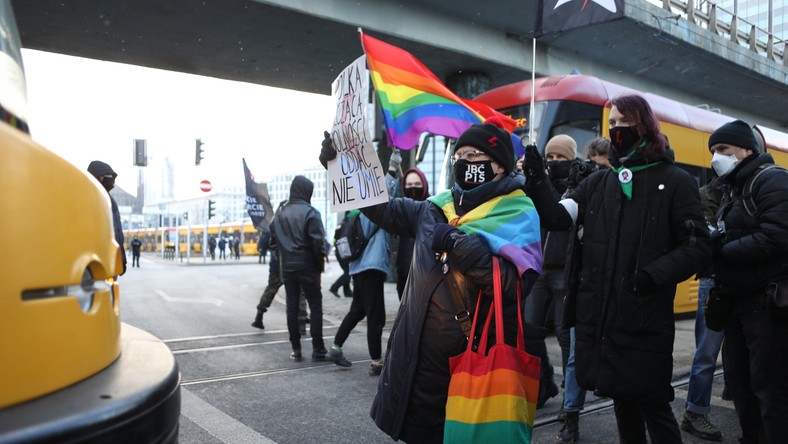 rondo Czterdziestolatka . Strajk Kobiet w Dzień Kobiet.