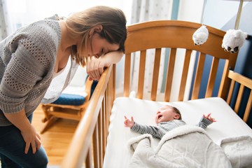 Szülés utáni depresszió: így hat a megugró felelősségérzet az anyákra