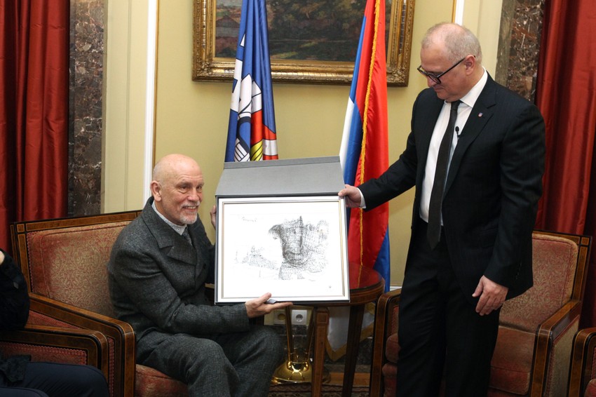 Malkovič sa grafikom Mome Kapora