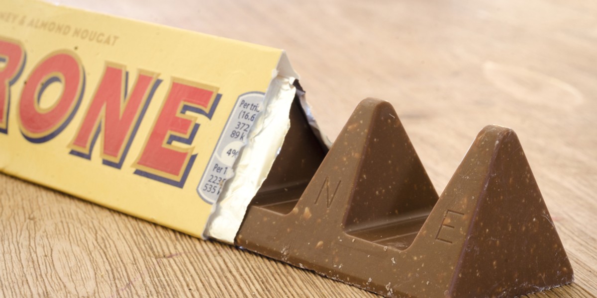 Toblerone, sprzedawane w Wielkiej Brytanii, zostało odchudzone w 2016 roku. Producent tłumaczył, że powodem są rosnące ceny składników 