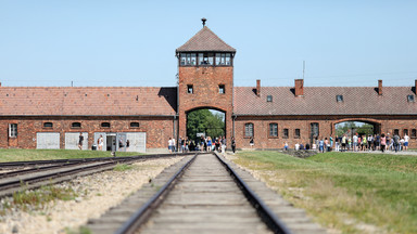 Niemiec o wizycie w Auschwitz: "Jestem zszokowany. Moje serce się temu opiera" [REPORTAŻ]