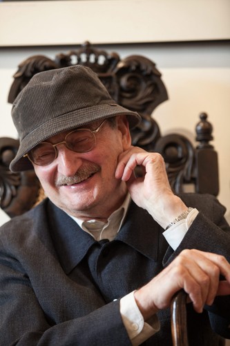 Sławomir Mrożek podczas wręczenia odznaczenia 'Ecce Homo' na Wawelu, Kraków, 2012 rok