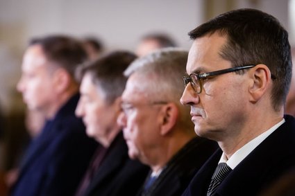 Samorządowcy odpowiadają premierowi i pokazują wyliczenia. "Nie oszczędzamy na nauczycielach"