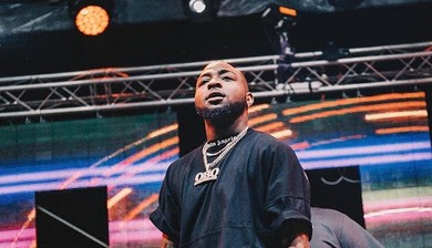 Watch the moment Davido went crazy after his $30k wrist watch got stolen in Ghana