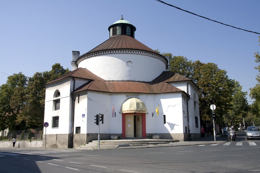 Čuvena crkva u Zemnunu