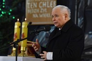 Jarosław Kaczyński przemawia w kościele w Starachowicach